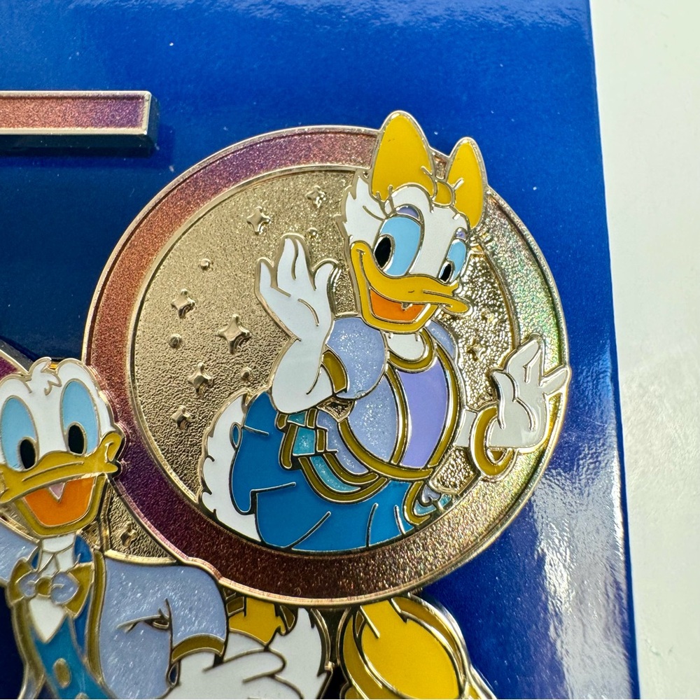 NWT. Disney Donald and Daisy 50th Anniversary pin. Walt Disney World collectible - Picture 3 of 8